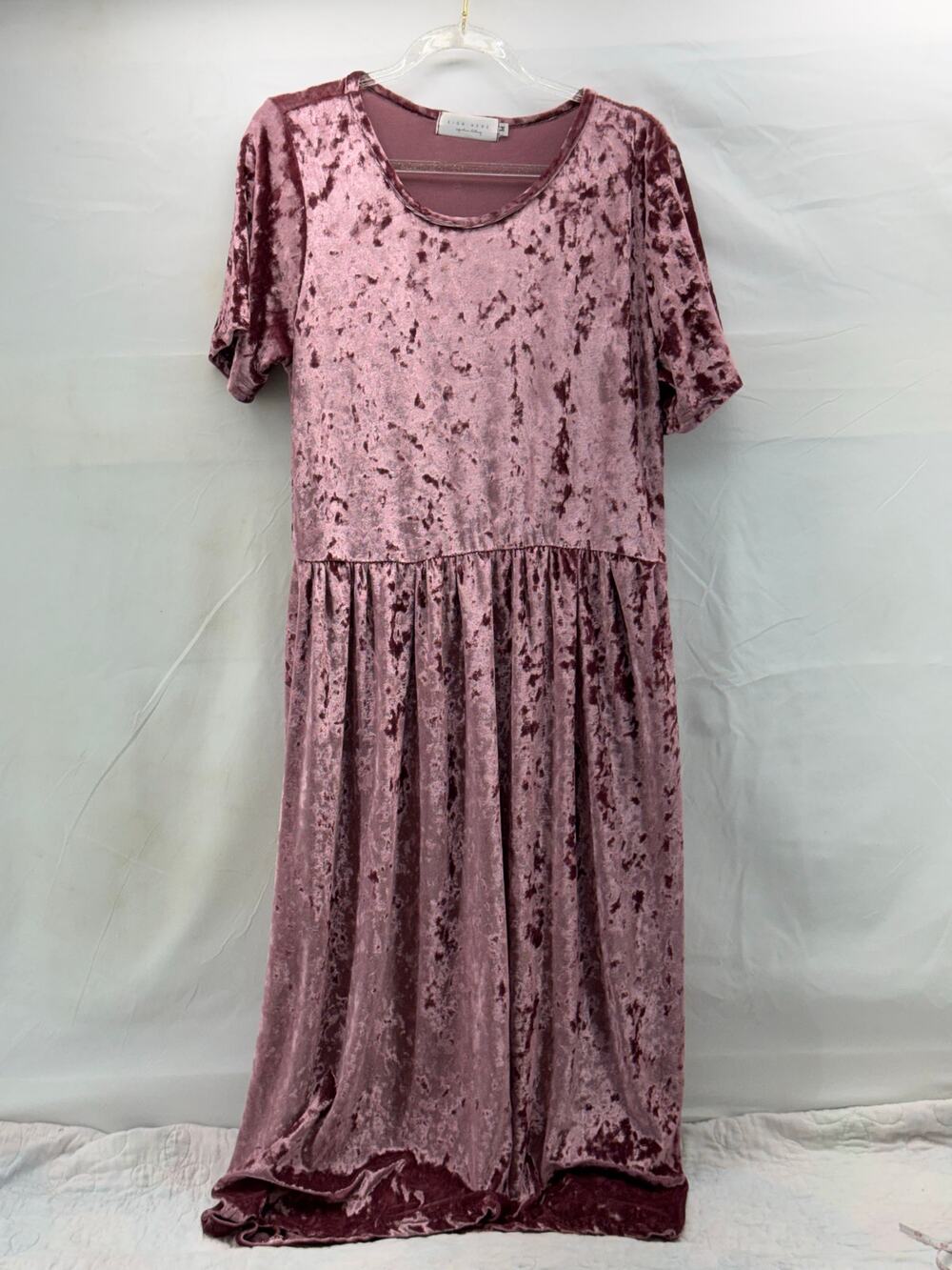 Pink velvet women’s peasant, short sleeved dress M